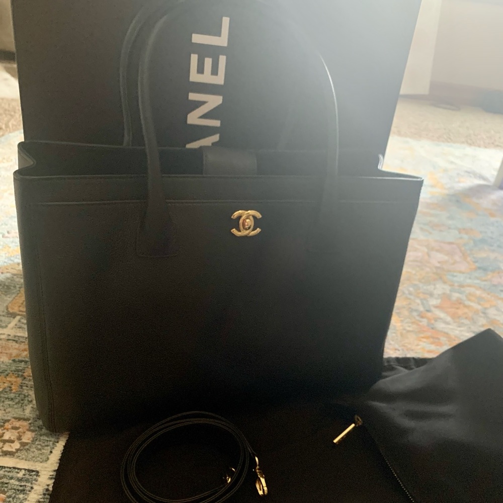 ❌SOLD❌Chanel calfskin Cert executive tote 👜
